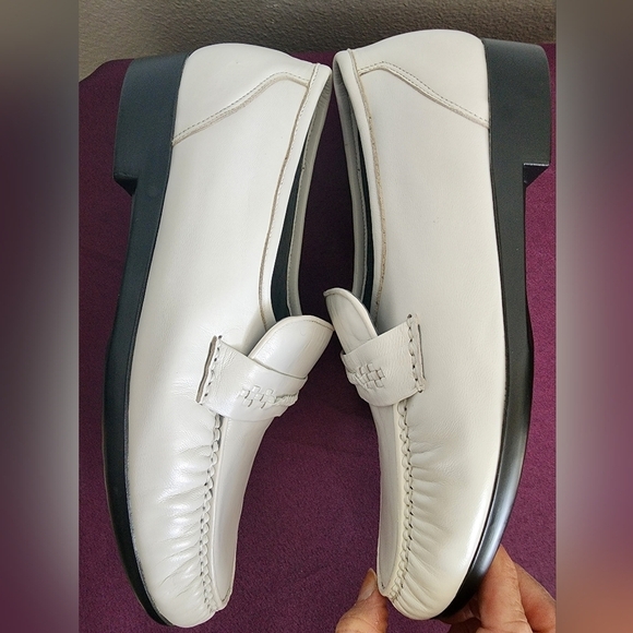Alessandro White Leather Venetian Loafers Irvine Park Men\'s White Leather Loafer Sz 8.5 M (EUC)